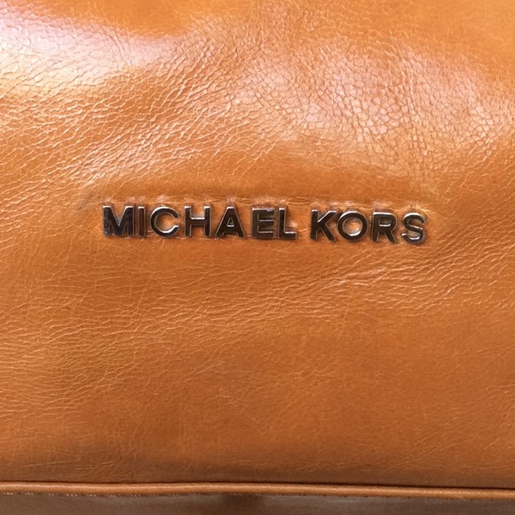 💋 Michael Kors Leather Purse 💋 - Picture 4 of 8